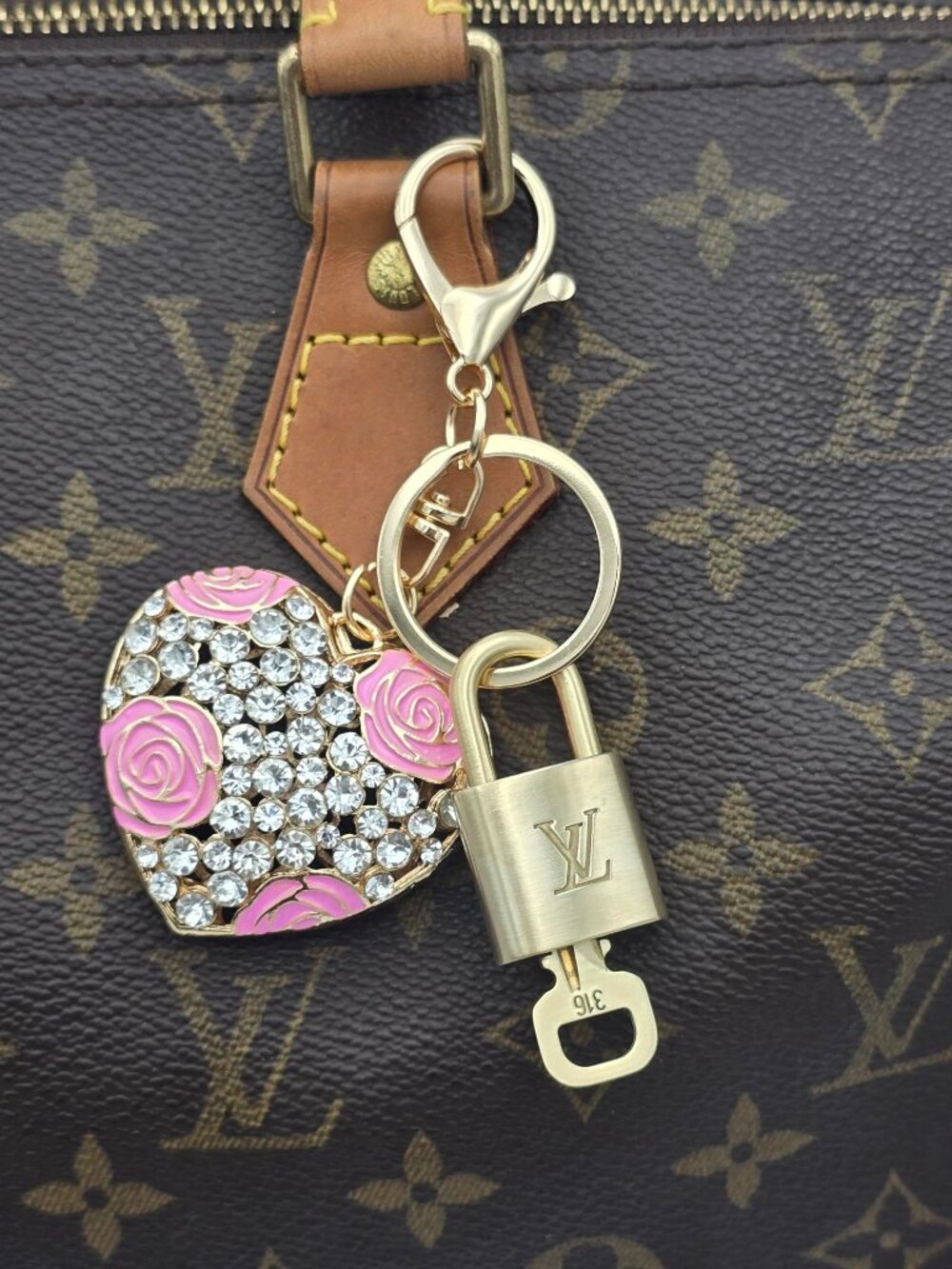 Authentic LV Louis Vuitton Gold Lock & Key 🔑 Unbranded Heart Keychain Charm
